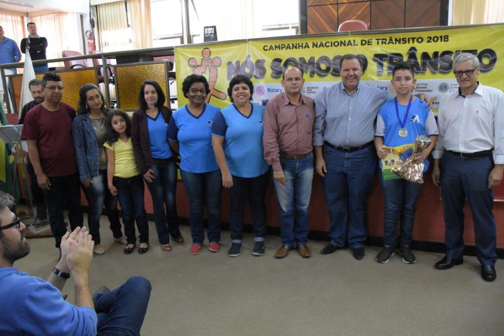 1o. LUGAR - FRASE I - JOÃO VITOR ROSA - ESCOLA MUNICIPAL AFRANIO AMARAL - Premiação ofertada pela  ZIX INFORMATICA NOVA GERAÇÃO E CASA DAS CALÇAS