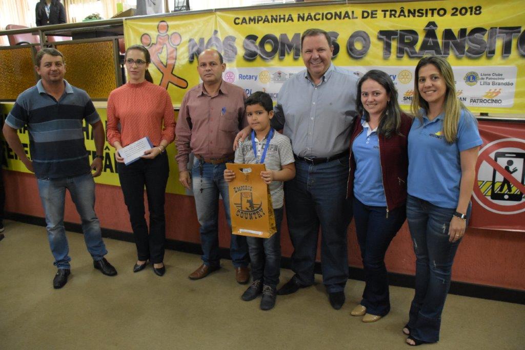 2o. Lugar - Desenho II - Felipe Henrique Caixeta - Escola Municipal  Francisco Alves Pereira- Premiação ofertada pela Papelaria Risque e Rabisque e Emporio Country