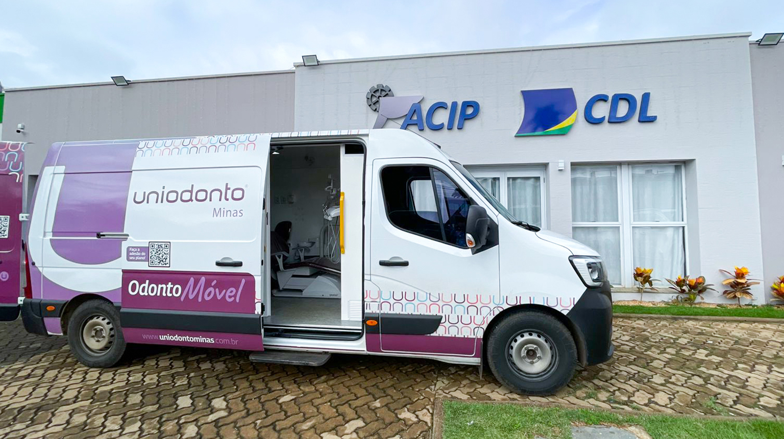  Odontomóvel nas ACIP CDL: Cuidado Odontológico em Parceria com a Uniodonto