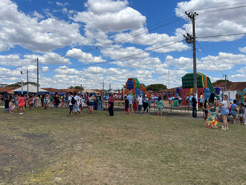 Muitas famílias participam do histórico Dia das Crianças promovido pela Prefeitura Municipal com apoio das ACIP/CDL