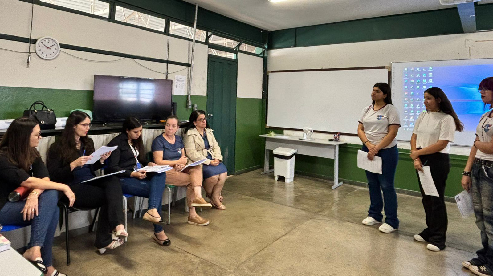ACIP/CDL por meio do programa Emprega+, participam do Projeto Primeiro Emprego na escola Estadual Dalva Stela