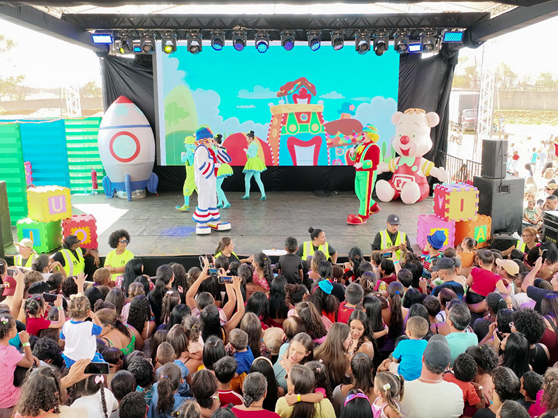 Muitas famílias participam do histórico Dia das Crianças promovido pela Prefeitura Municipal com apoio das ACIP/CDL
